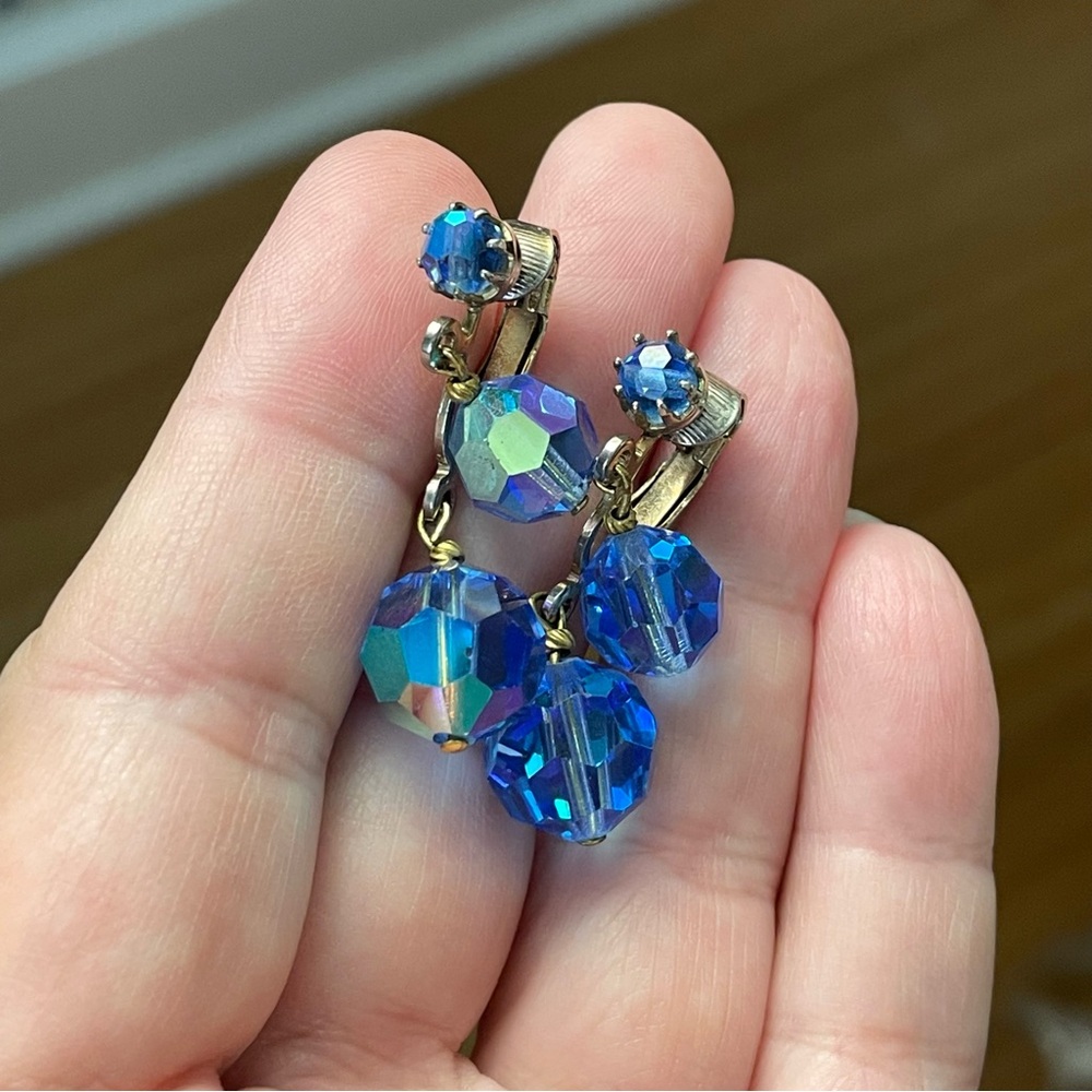 π¨π¨FINAL SALE!!π¨π¨Vintage silvertone blue AB Aurora Borealis crystal clip earrings - Picture 15 of 15